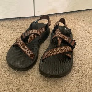 Brown patterned Chacos, Size 11, lightly used, great condition